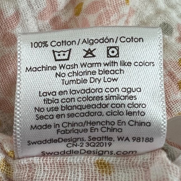 Swaddle Design Dual Sided Blanket, Muslin Cotton Crib Sheet, and Onesies‎ Bundle - Picture 12 of 12